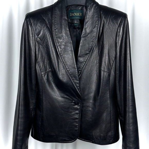 Vintage 1990’s Danier Leather Short Blazer in Soft Black Lambskin - S/M - Picture 2 of 11